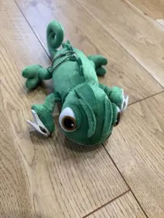 【美品】ファンタジースプリングス　パスカル　肩のせぬいぐるみ　ラプンツェル