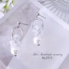 No.5851 シルバー花びらフラワーお花ゆらゆら ピアス/イヤリング 