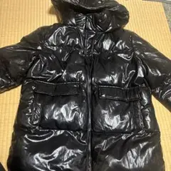 光沢感のあるブラック ダウンジャケット フード付き