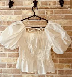 ホワイトパフスリーブブラウス