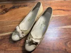 Salvatore Ferragamo パンプス ベージュ リボン　23cmのサムネイル