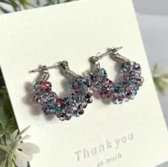 ブルーとピンクのミックスカラービーズのフープピアス ハンドメイド