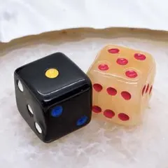 【天然石】イエローカルサイトとオプシディアンのサイコロのカービング