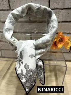 ニナリッチ　大判レース柄ハンカチ　55cm 表と裏の柄違い　新品　未使用品