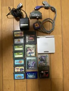 ゲームボーイアドバンス SP + ゲームカートリッジ多数