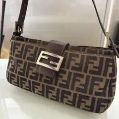 フェンディ FENDI マンマバケット ハンドバッグ ズッカ柄 ファスナー付き