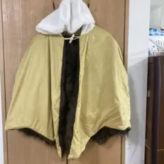 フード付きイエローポンチョ