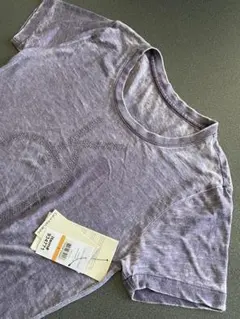 カルバンクライン　メンズTシャツ　Sサイズ　薄紫色　半袖　新品未使用　ダメージのサムネイル