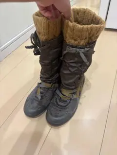 ASICS ニットブーツ ブラウンのサムネイル