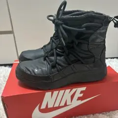 NIKE タンジュンハイライズ　ブーツ