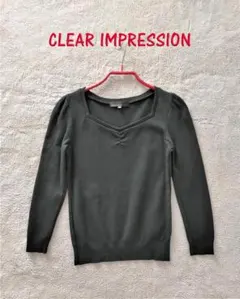 CLEAR IMPRESSION シンプルなデザインのブラウスのサムネイル