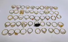 ゴールドカラー ファッションリング 大量セット　おもちゃリングのサムネイル
