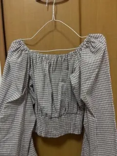 チェック柄オフショルダーシャツ　グレイル　パフスリーブ　パワショル　ブラウン