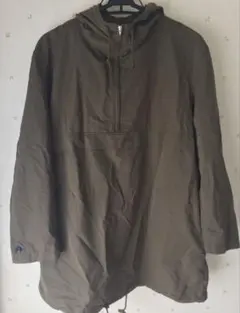 プルオーバーパーカー