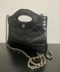 CHANEL ブラック レザー ショルダーバッグ - メルカリ