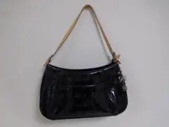 CLATHAS（クレイサス）エナメル ハンドバッグ カメリア 型押し ブラック