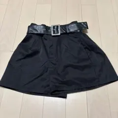 ブラック ハイウエストショートパンツ ベルト付き