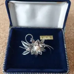 花形シルバーブローチ 本真珠付き
