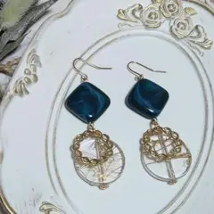 ピアス　(大きめ)　アクリル天然石調ビーズ&金属製アンティーク調リング