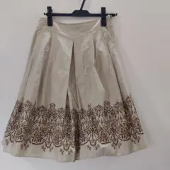 フレアスカート ベージュ 花柄刺繍