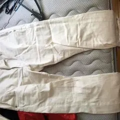 白パンツのサムネイル