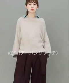 KBF フェザーヤン　ワイドスリーブ　プルオーバーフワフワベージュニット