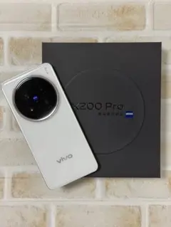 極美品 vivo X200 Pro ホワイト 中国版 256GBのサムネイル