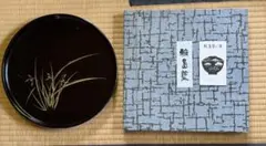黒色漆器盆 草花模様 特製箱入り