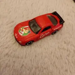 キャラクター付きレッドスポーツカー