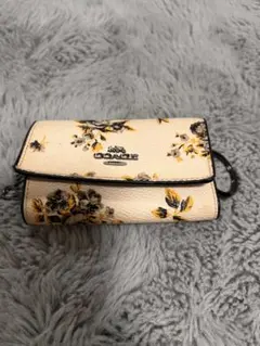 COACH 花柄キーケース クリーム色