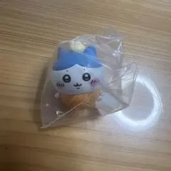 ちいかわ　くら寿司　フィギュア　びっくらポン　ハチワレ