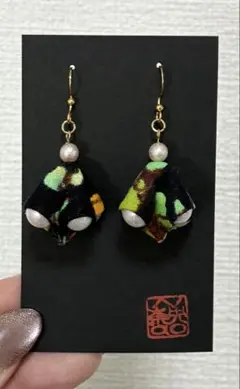 切り絵ピアス　切り絵とアフリカ布のコラボ　⑤