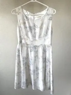 【美品】 BE RADIANCE 花柄ノースリーブワンピースのサムネイル
