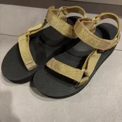 Teva テバ スポーツサンダル ゴールド ストラップサンダル　厚底のサムネイル