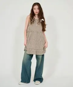 TINA：JOJUN 裾フリル ノースリーブチェックワンピース ブラウン