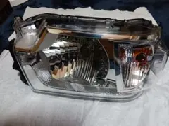 イスズエルフ純正ディスチャージヘッドライト助手席側美品 - メルカリ