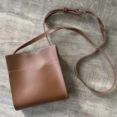★コンパクト ショルダーバッグ 茶色 斜めがけ 韓国 人気 定番 ベーシック 無
