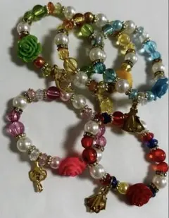 カラフルビーズとバラのブレスレット5個セット　プリンセスチャーム付