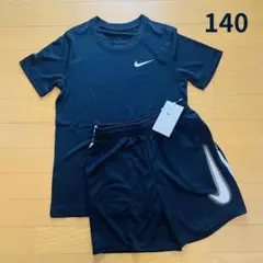 【新品】NIKE　140　セットアップ　上下セット　黒　半袖Tシャツ・パンツ
