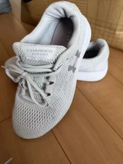 Under Armour Charged Pursuit グレー23センチのサムネイル