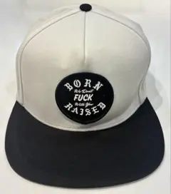 BORN X RAISED キャップ　白×黒