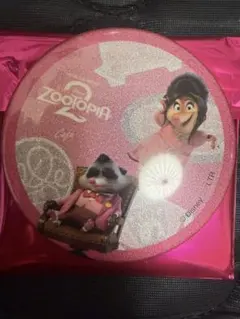 ズートピア２　オーマイカフェ　ホロ缶バッジ　Mr.ビッグ　フルーフルー