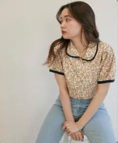 TINY FLORAL ブラウス moussy トップス 花柄 クロップド - メルカリ