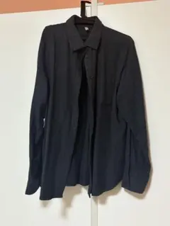 黒　シャツ
