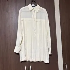 ☆CHANEL☆  カメリア柄シルクブラウス　未使用 カメリア モチーフ ブローチ - シルク サテン & ストラス、エクリュ