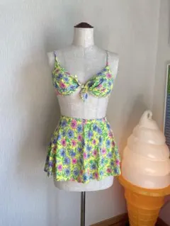 ビンテージ可愛いビキニ水着（フレアスカート付き）