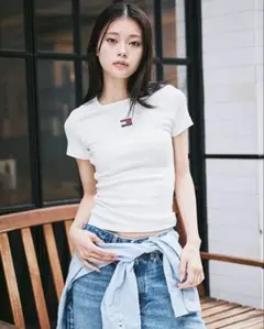 TOMMY JEANS スリムバッジリブTシャツ XSのサムネイル