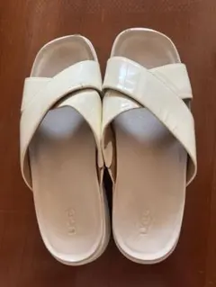 UGG クロスストラップ サンダル ホワイトのサムネイル