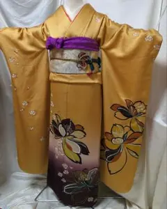 よ*ち様 振袖フルセット‼️人気白地 薔薇蝶々金駒金彩煌びやか際立つ
