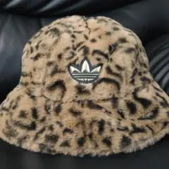 【adidas アディダス】豹柄ファーバケットハット　レオパード　バケハ　ハット